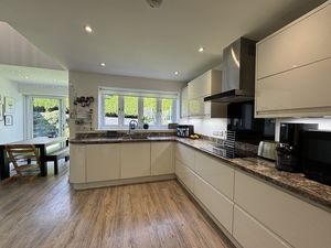 KITCHEN- click for photo gallery